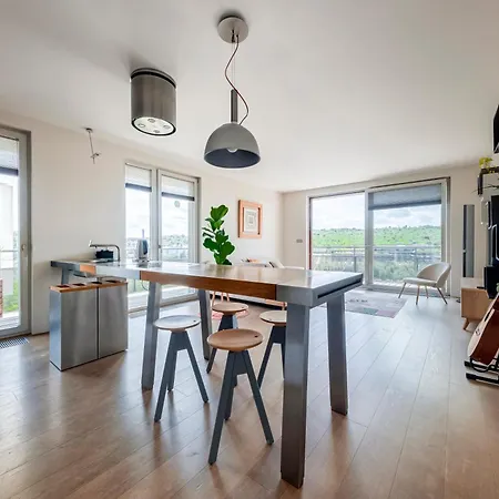 Moderni Byt S Terasou, 2 Loznice, Parkovani V Cene, Blizko Metra, 15 Min Do Centra Prague Extérieur photo